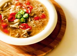 朝ごはんにきのことトマトの玄米雑穀雑炊-レシピのメイン写真