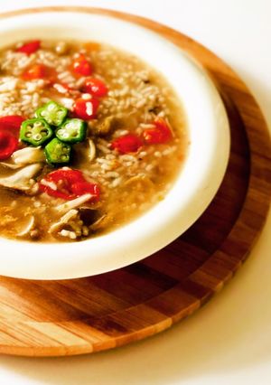 朝ごはんにきのことトマトの玄米雑穀雑炊-レシピのメイン写真