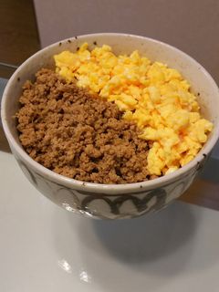 【簡単】鶏そぼろ(二色丼)-レシピのメイン写真