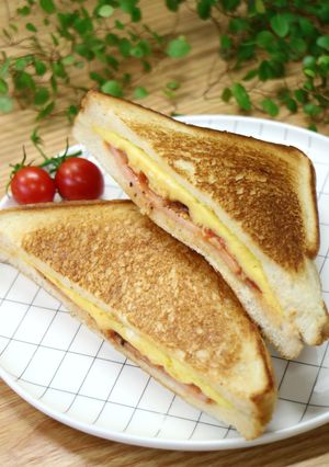 スクランブルエッグのホットサンド-レシピのメイン写真