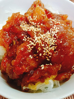 エスニックまぐろ丼-レシピのメイン写真