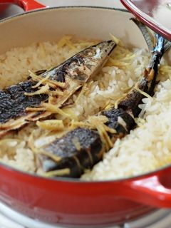 液体塩こうじで秋刀魚の炊き込みご飯♪-レシピのメイン写真