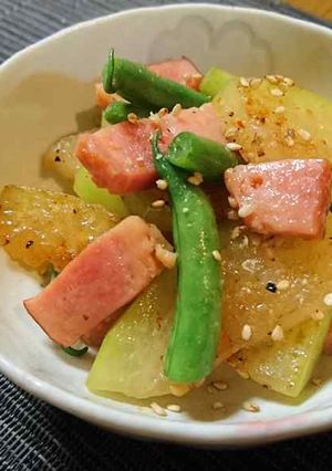 冬瓜とベーコンのにんにくゴマ油炒め-レシピのメイン写真
