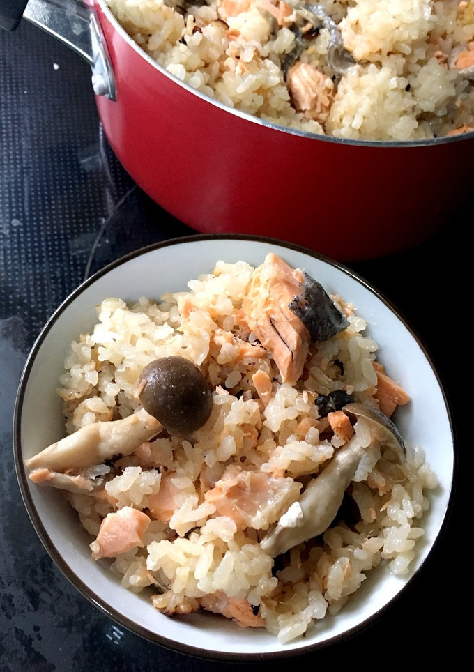 お鍋で#鮭とキノコの炊き込みご飯-レシピのメイン写真