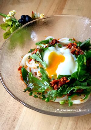 食べるラー油と温玉でぶっかけうどん-レシピのメイン写真