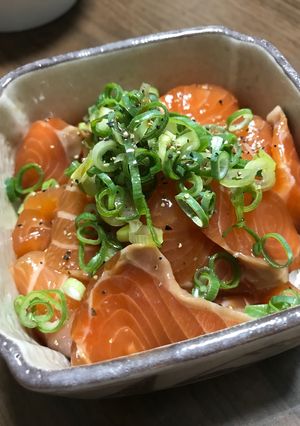 旨っ！丼にもお酒にも☆簡単サーモンの漬け-レシピのメイン写真