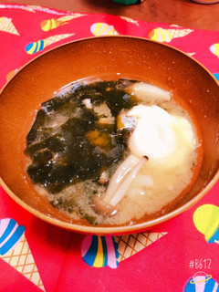 秋しめじワカメ卵まるごと味噌汁-レシピのメイン写真