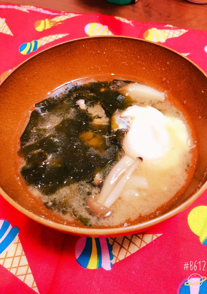 秋しめじワカメ卵まるごと味噌汁-レシピのメイン写真