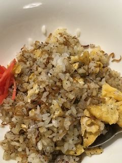 梅(っぽい)ジャコたまご炒飯-レシピのメイン写真