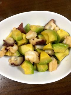 アボガドとタコのニンニク醤油炒め-レシピのメイン写真