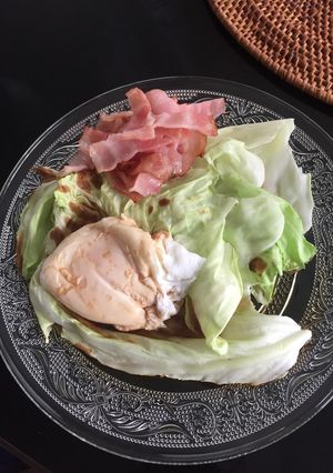 網焼きキャベツとベーコン卵ソースサラダ-レシピのメイン写真