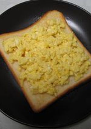 チーズ入り♪スクランブルエッグ☆トースト-レシピのメイン写真