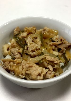 オニオンドレッシングで簡単豚バラ丼♫-レシピのメイン写真