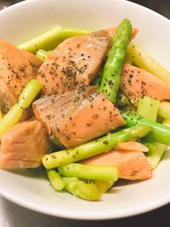 アスパラと鮭のバジル炒め-レシピのメイン写真