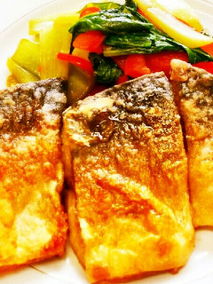 鯖とチンゲン菜のパプリカの炒め-レシピのメイン写真