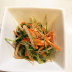 รูปของ 彩り良しの豆苗入り３色ナムル☆お弁当にも