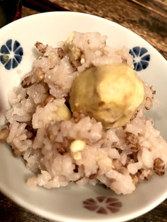 簡単!炊飯器でもち麦入り栗ご飯-レシピのメイン写真