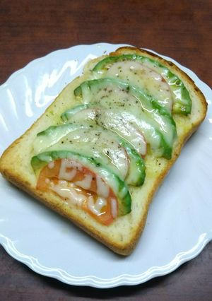 アボカドとトマトのカプレーゼトースト-レシピのメイン写真