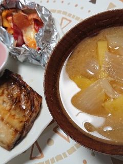 さつま芋と玉葱のほっこり味噌汁-レシピのメイン写真