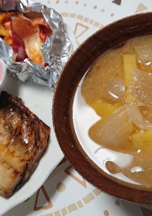 さつま芋と玉葱のほっこり味噌汁-レシピのメイン写真
