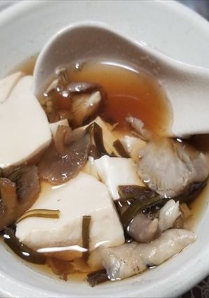 ウスヒラタケ、クリタケの湯豆腐-レシピのメイン写真
