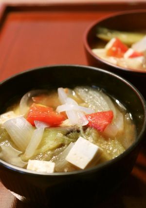朝夕２人♪レンジ茄子トマト玉ねぎのみそ汁-レシピのメイン写真