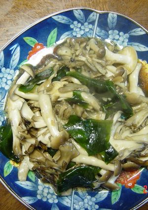 簡単おつまみ!きのことわかめの炒め物-レシピのメイン写真