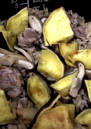 さつまいもと豚肉の炊き込みご飯-レシピのメイン写真