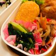 青梗菜だけ笑オイスター炒めお弁当の隙間に