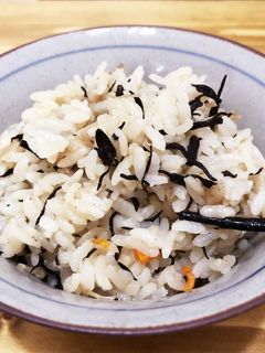 *おでんつゆ* で炊き込みごはん ♪-レシピのメイン写真