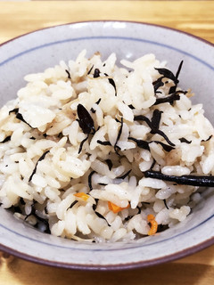 *おでんつゆ* で炊き込みごはん ♪-レシピのメイン写真