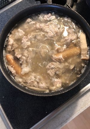 きのこ、ウインナー、肉入りの具だくさん鍋-レシピのメイン写真