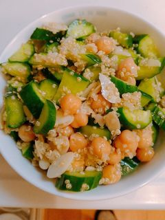 キヌアとキュウリのサラダ-レシピのメイン写真