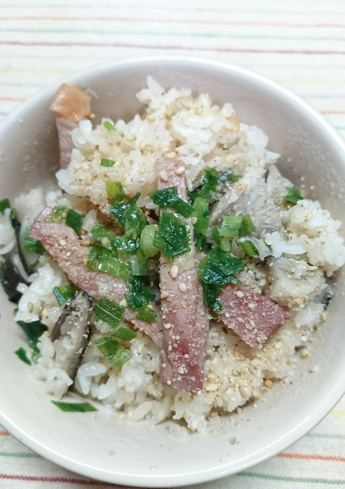 斬新！ハムと椎茸の炊き込みご飯-レシピのメイン写真