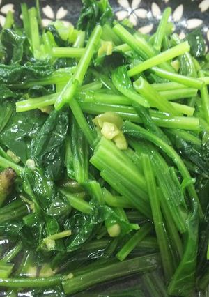 簡単中華・ほうれん草とオリーブの塩炒め-レシピのメイン写真