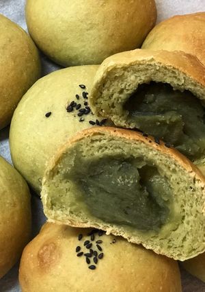 餡にも生地にも大麦若葉♪米粉入りあんパン-レシピのメイン写真