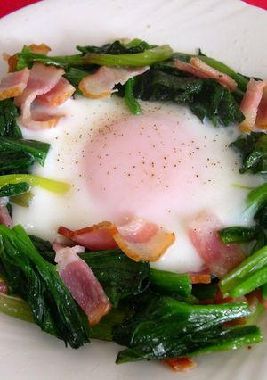 朝食に★ほうれん草とベーコンの巣ごもり卵-レシピのメイン写真