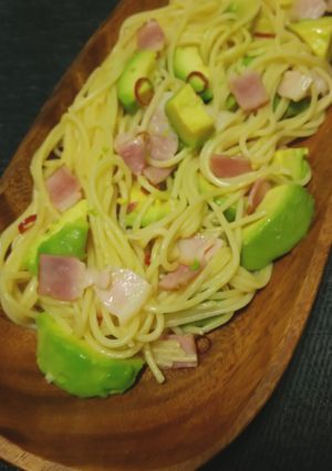 アボカドのペペロンチーノ-レシピのメイン写真