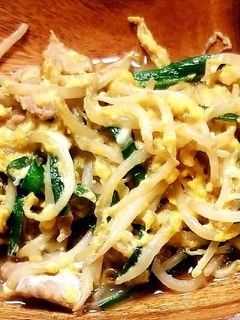簡単に…豚もやしニラ炒めの卵とじ-レシピのメイン写真
