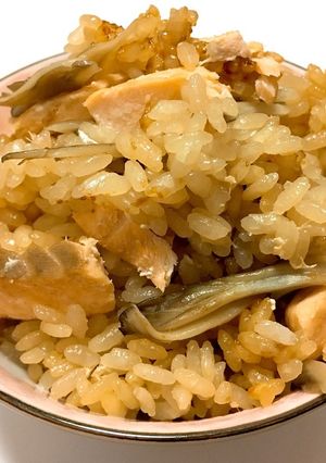 炊飯器にお任せ鮭と舞茸の炊き込み茶飯-レシピのメイン写真