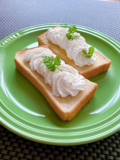 おやつ・朝食に★ホイップクリームトースト-レシピのメイン写真