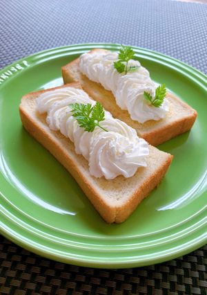 おやつ・朝食に★ホイップクリームトースト-レシピのメイン写真