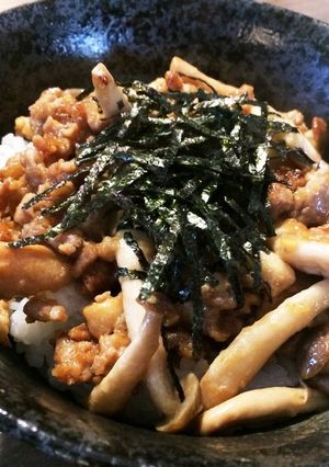 ひき肉とぶなしめじのバター醤油丼-レシピのメイン写真