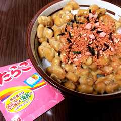 รูปของ 納豆ご飯♡たらこふりかけ、ふりふり♡♡♡