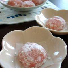A picture of ＊簡単美味＊カルピス苺もち.