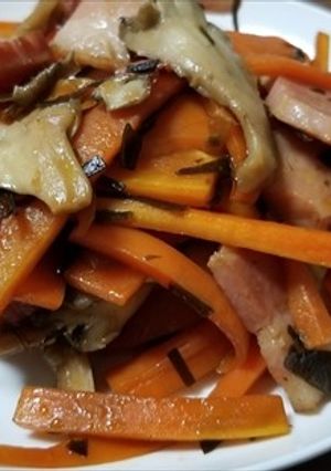 天然マイタケ、人参、ベーコンの炒め物＾＾-レシピのメイン写真
