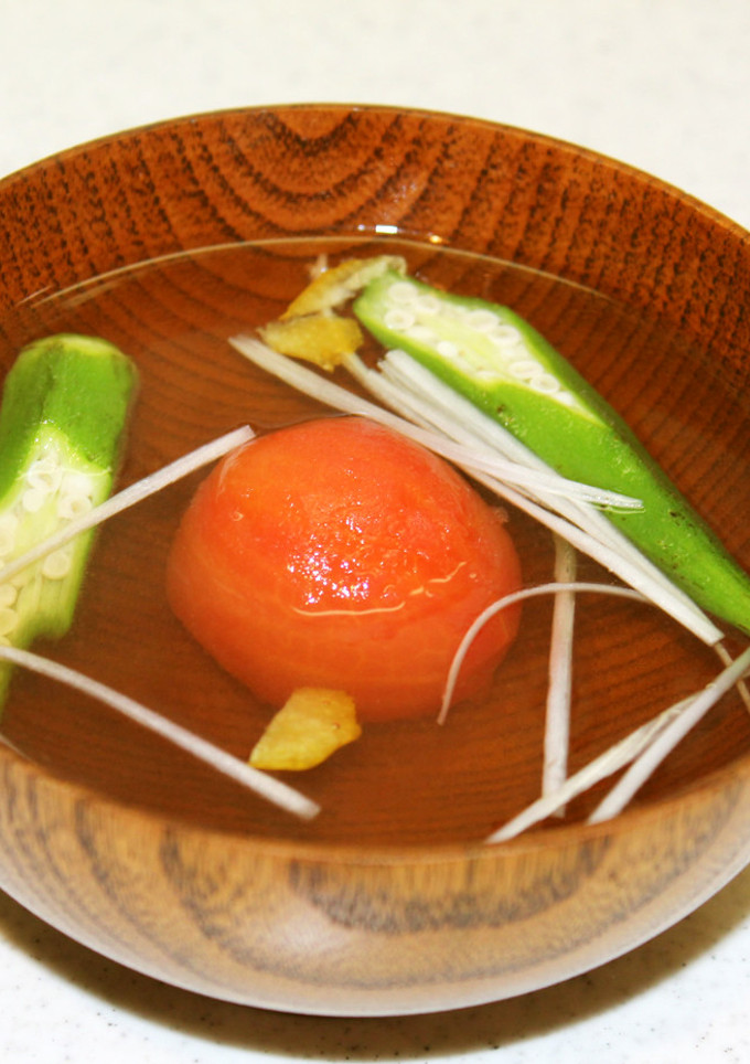 簡単！丸ごとトマトとオクラのお吸い物-レシピのメイン写真