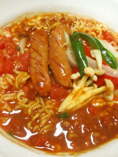 おひとりさまのトマトでマイルド辛ラーメン-レシピのメイン写真