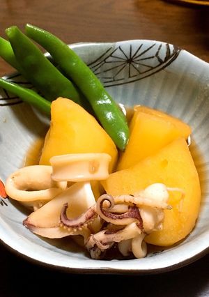 簡単家庭料理✨じゃがいもとイカの煮物-レシピのメイン写真