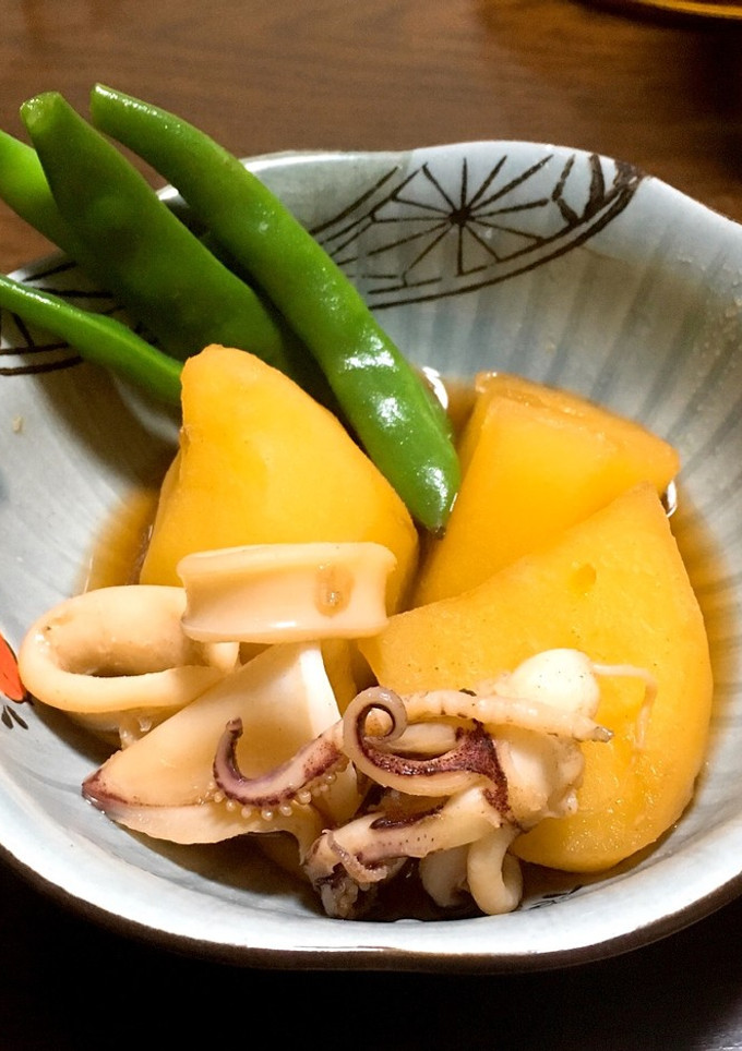 簡単家庭料理✨じゃがいもとイカの煮物-レシピのメイン写真